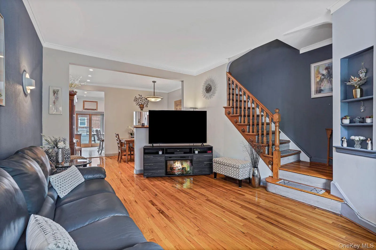 61-36 77th Street, New York, NY, 2 Bedrooms Bedrooms, 5 Rooms Rooms,1 BathroomBathrooms,Residential,For Rent,77th,0,998664 61-36 77th Street, New York, NY, 2 Bedrooms Bedrooms, 5 Rooms Rooms,1 BathroomBathrooms,Residential,For Rent,77th,0,998664