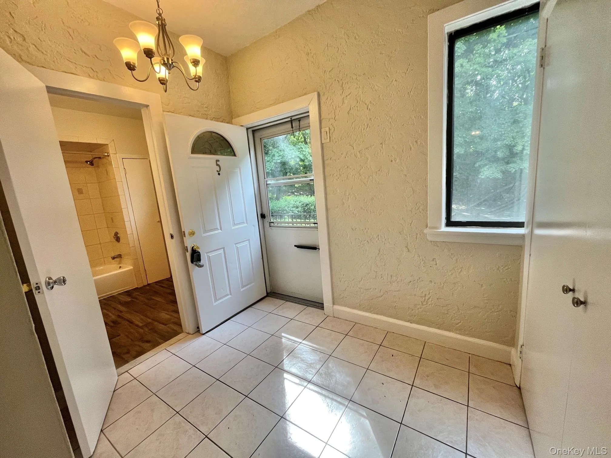 5 Lester Place, Mamaroneck, NY, 2 Bedrooms Bedrooms, 4 Rooms Rooms,1 BathroomBathrooms,Residential Lease,For Rent,Lester,0,998670 5 Lester Place, Mamaroneck, NY, 2 Bedrooms Bedrooms, 4 Rooms Rooms,1 BathroomBathrooms,Residential Lease,For Rent,Lester,0,998670