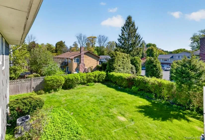 Wonderful private level park- like backyard Wonderful private level park- like backyard