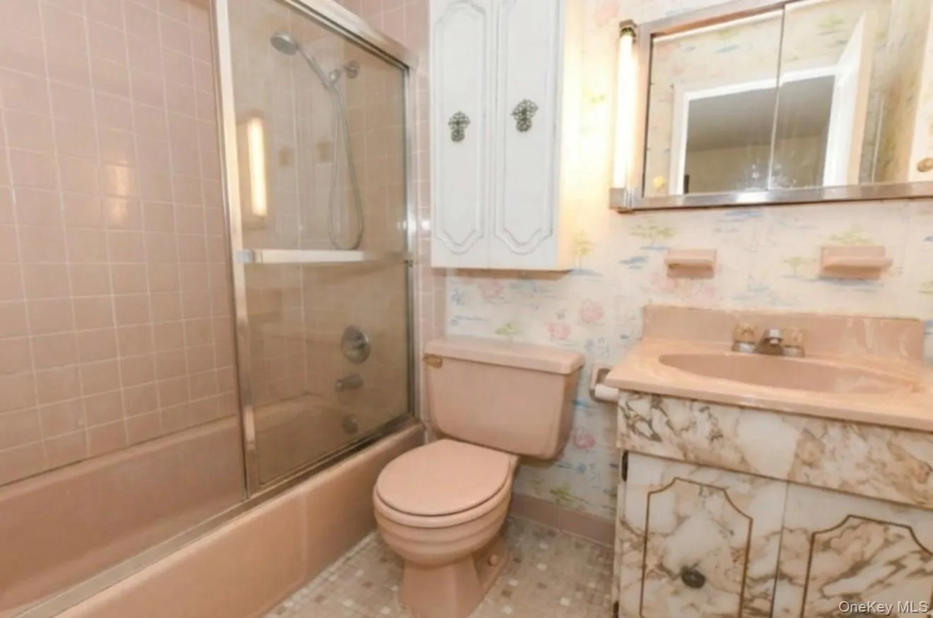 8259 172nd Street, New York, NY, 4 Bedrooms Bedrooms, 12 Rooms Rooms,3 BathroomsBathrooms,Residential,For Rent,172nd,0,998689 8259 172nd Street, New York, NY, 4 Bedrooms Bedrooms, 12 Rooms Rooms,3 BathroomsBathrooms,Residential,For Rent,172nd,0,998689