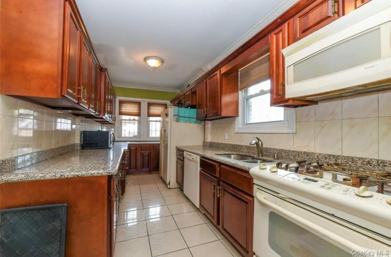 8259 172nd Street, New York, NY, 4 Bedrooms Bedrooms, 12 Rooms Rooms,3 BathroomsBathrooms,Residential,For Rent,172nd,0,998689 8259 172nd Street, New York, NY, 4 Bedrooms Bedrooms, 12 Rooms Rooms,3 BathroomsBathrooms,Residential,For Rent,172nd,0,998689
