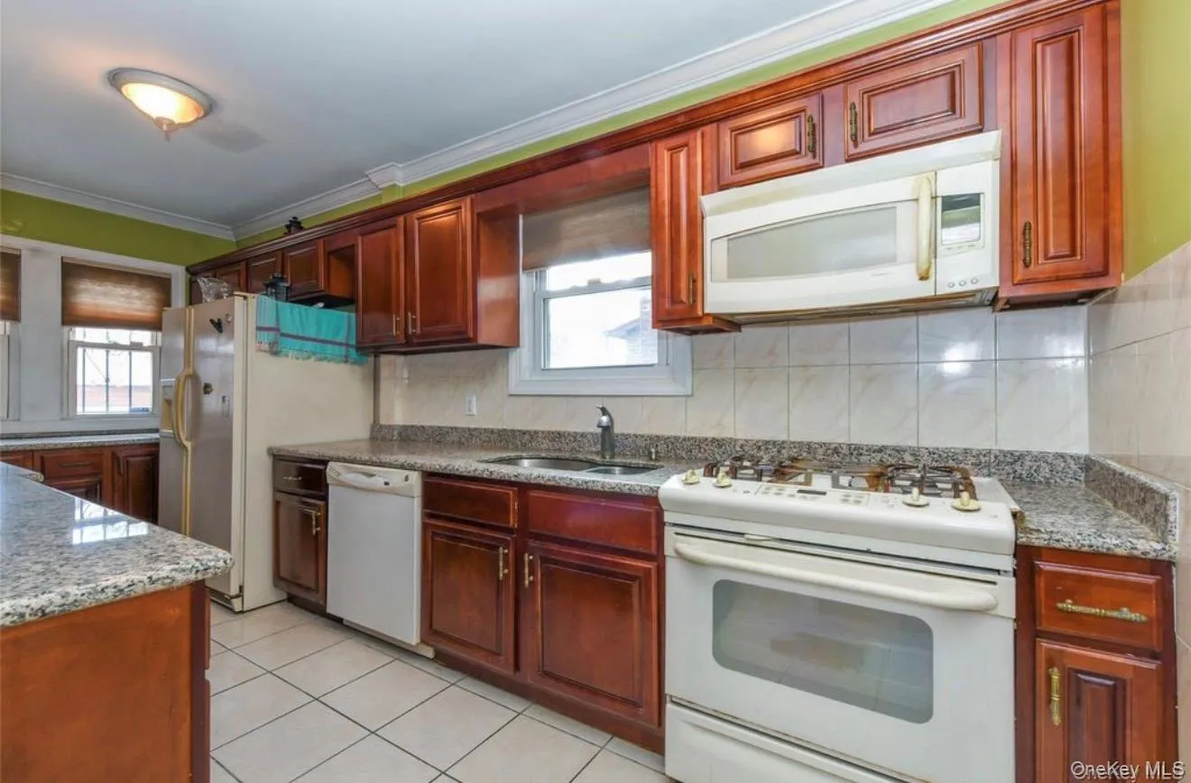 8259 172nd Street, New York, NY, 4 Bedrooms Bedrooms, 12 Rooms Rooms,3 BathroomsBathrooms,Residential,For Rent,172nd,0,998689 8259 172nd Street, New York, NY, 4 Bedrooms Bedrooms, 12 Rooms Rooms,3 BathroomsBathrooms,Residential,For Rent,172nd,0,998689
