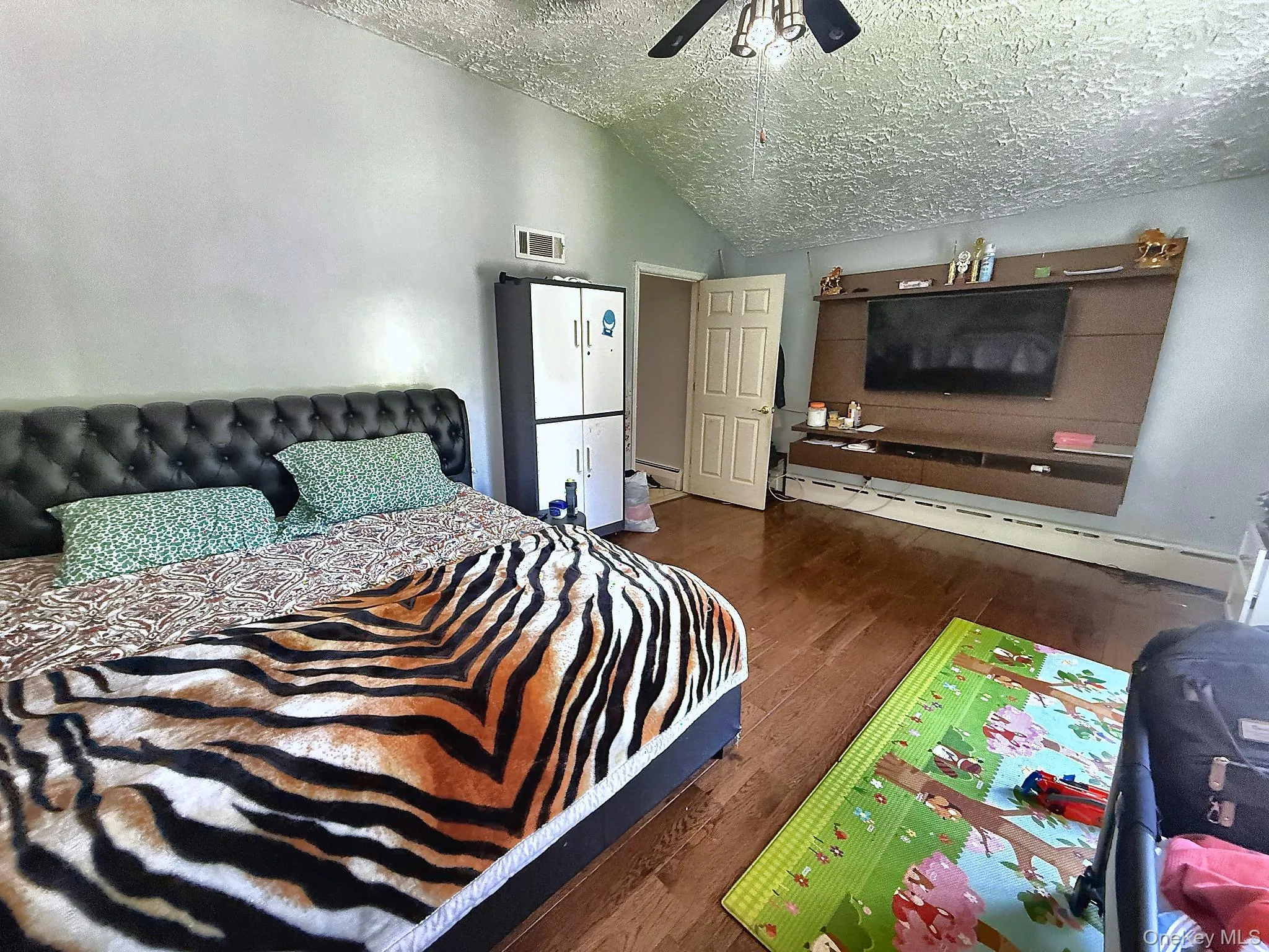 25 Lisa Drive, Huntington, NY, 5 Bedrooms Bedrooms, 13 Rooms Rooms,5 BathroomsBathrooms,Residential Sale,For Rent,Lisa,0,998692 25 Lisa Drive, Huntington, NY, 5 Bedrooms Bedrooms, 13 Rooms Rooms,5 BathroomsBathrooms,Residential Sale,For Rent,Lisa,0,998692