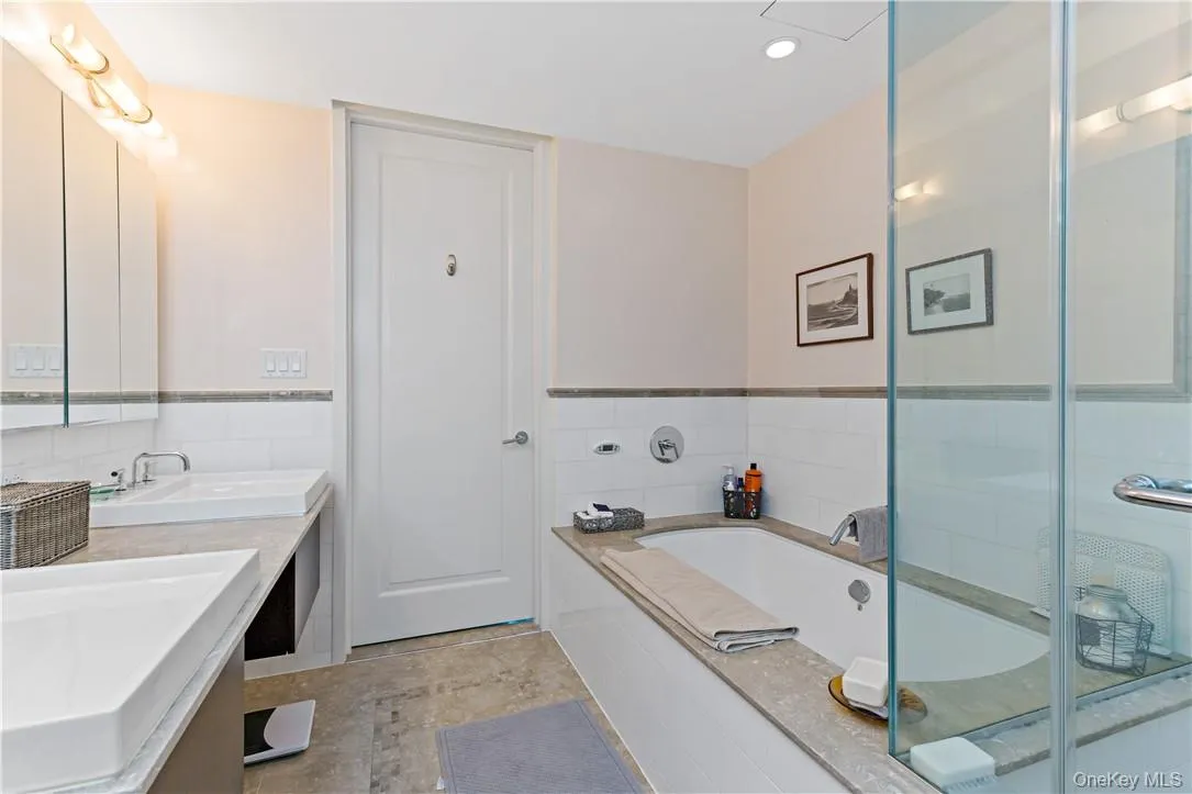 175 Huguenot Street, New Rochelle, NY, 2 Bedrooms Bedrooms, 4 Rooms Rooms,2 BathroomsBathrooms,Residential,For Rent,Huguenot,0,998693 175 Huguenot Street, New Rochelle, NY, 2 Bedrooms Bedrooms, 4 Rooms Rooms,2 BathroomsBathrooms,Residential,For Rent,Huguenot,0,998693