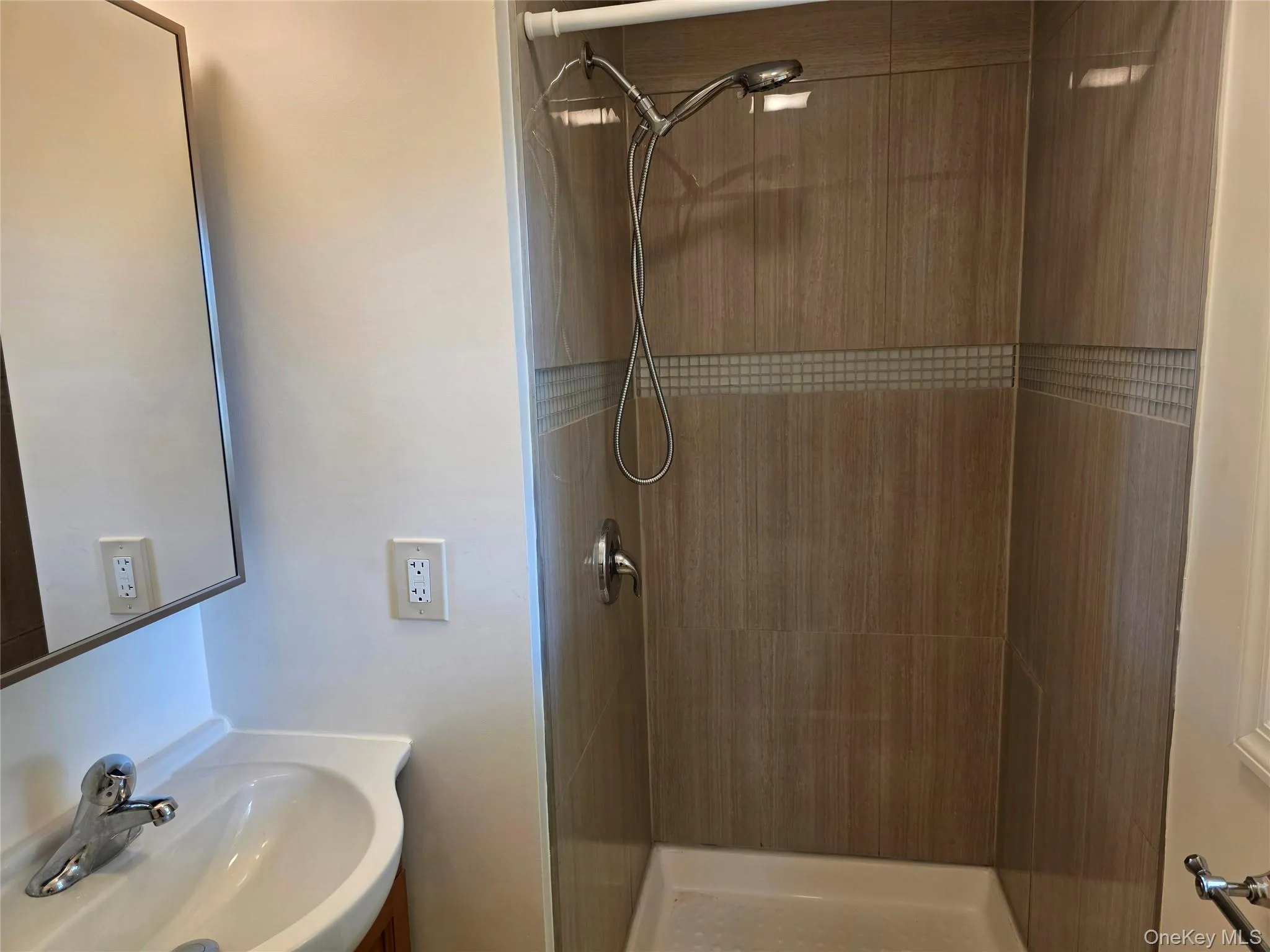 9 Laurelton Avenue, Brookhaven, NY, 2 Bedrooms Bedrooms, 5 Rooms Rooms,2 BathroomsBathrooms,Residential,For Rent,Laurelton,0,998717 9 Laurelton Avenue, Brookhaven, NY, 2 Bedrooms Bedrooms, 5 Rooms Rooms,2 BathroomsBathrooms,Residential,For Rent,Laurelton,0,998717