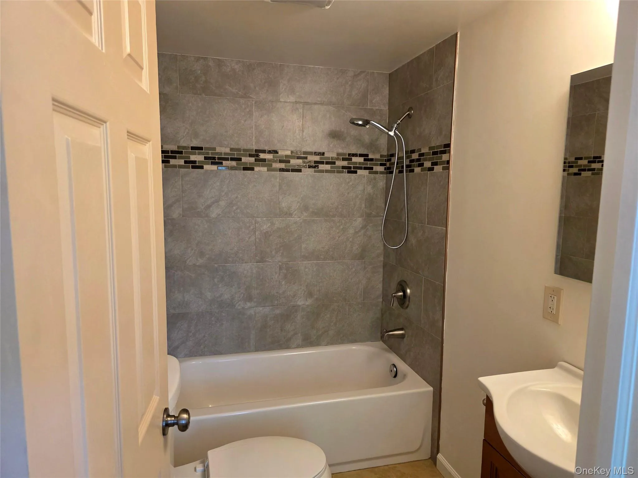 9 Laurelton Avenue, Brookhaven, NY, 2 Bedrooms Bedrooms, 5 Rooms Rooms,2 BathroomsBathrooms,Residential,For Rent,Laurelton,0,998717 9 Laurelton Avenue, Brookhaven, NY, 2 Bedrooms Bedrooms, 5 Rooms Rooms,2 BathroomsBathrooms,Residential,For Rent,Laurelton,0,998717