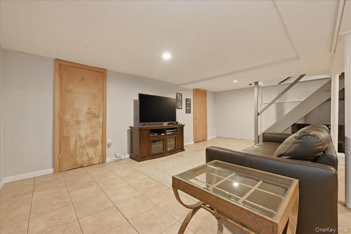 38-11 205th Street, New York, NY, 4 Bedrooms Bedrooms, 8 Rooms Rooms,3 BathroomsBathrooms,Residential,For Rent,205th,0,998737 38-11 205th Street, New York, NY, 4 Bedrooms Bedrooms, 8 Rooms Rooms,3 BathroomsBathrooms,Residential,For Rent,205th,0,998737