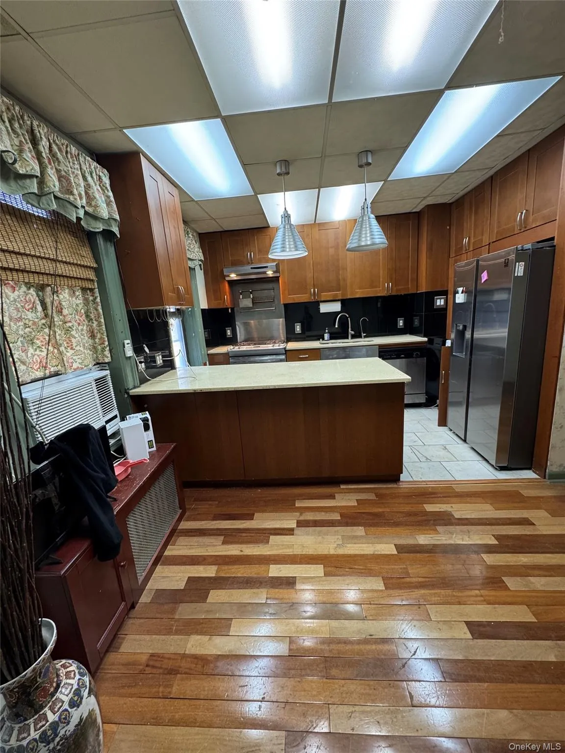 2922 Barnes Avenue, New York, NY, 2 Bedrooms Bedrooms, 4 Rooms Rooms,1 BathroomBathrooms,Residential,For Rent,Barnes Avenue,0,998757 2922 Barnes Avenue, New York, NY, 2 Bedrooms Bedrooms, 4 Rooms Rooms,1 BathroomBathrooms,Residential,For Rent,Barnes Avenue,0,998757