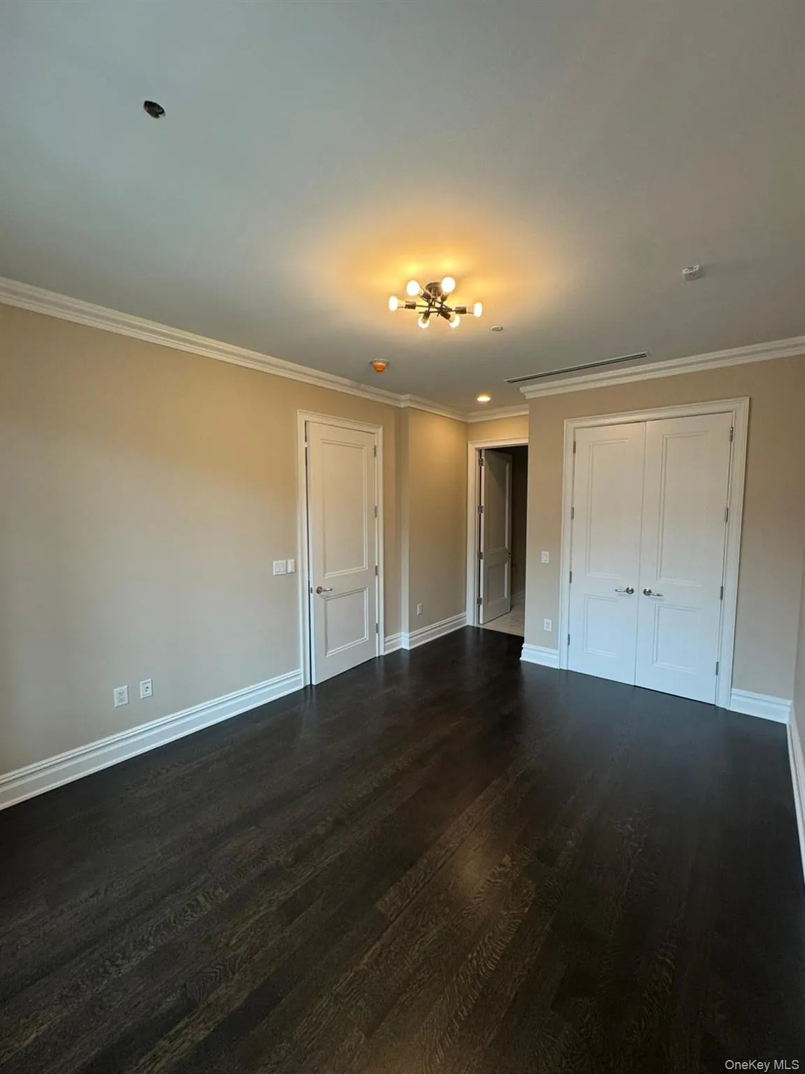 1000 Royal Court, North Hempstead, NY, 2 Bedrooms Bedrooms, 5 Rooms Rooms,2 BathroomsBathrooms,Residential Sale,For Rent,Royal,0,998762 1000 Royal Court, North Hempstead, NY, 2 Bedrooms Bedrooms, 5 Rooms Rooms,2 BathroomsBathrooms,Residential Sale,For Rent,Royal,0,998762