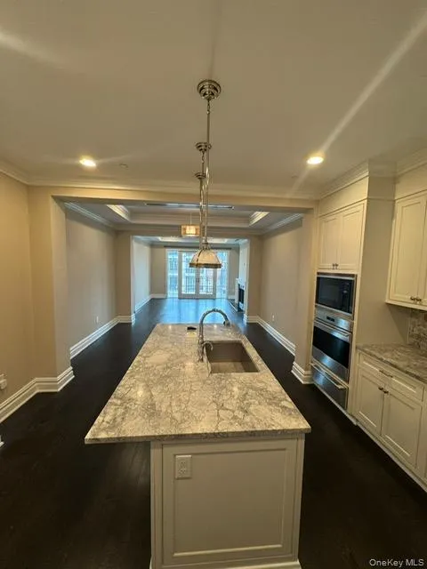 1000 Royal Court, North Hempstead, NY, 2 Bedrooms Bedrooms, 5 Rooms Rooms,2 BathroomsBathrooms,Residential Sale,For Rent,Royal,0,998762 1000 Royal Court, North Hempstead, NY, 2 Bedrooms Bedrooms, 5 Rooms Rooms,2 BathroomsBathrooms,Residential Sale,For Rent,Royal,0,998762