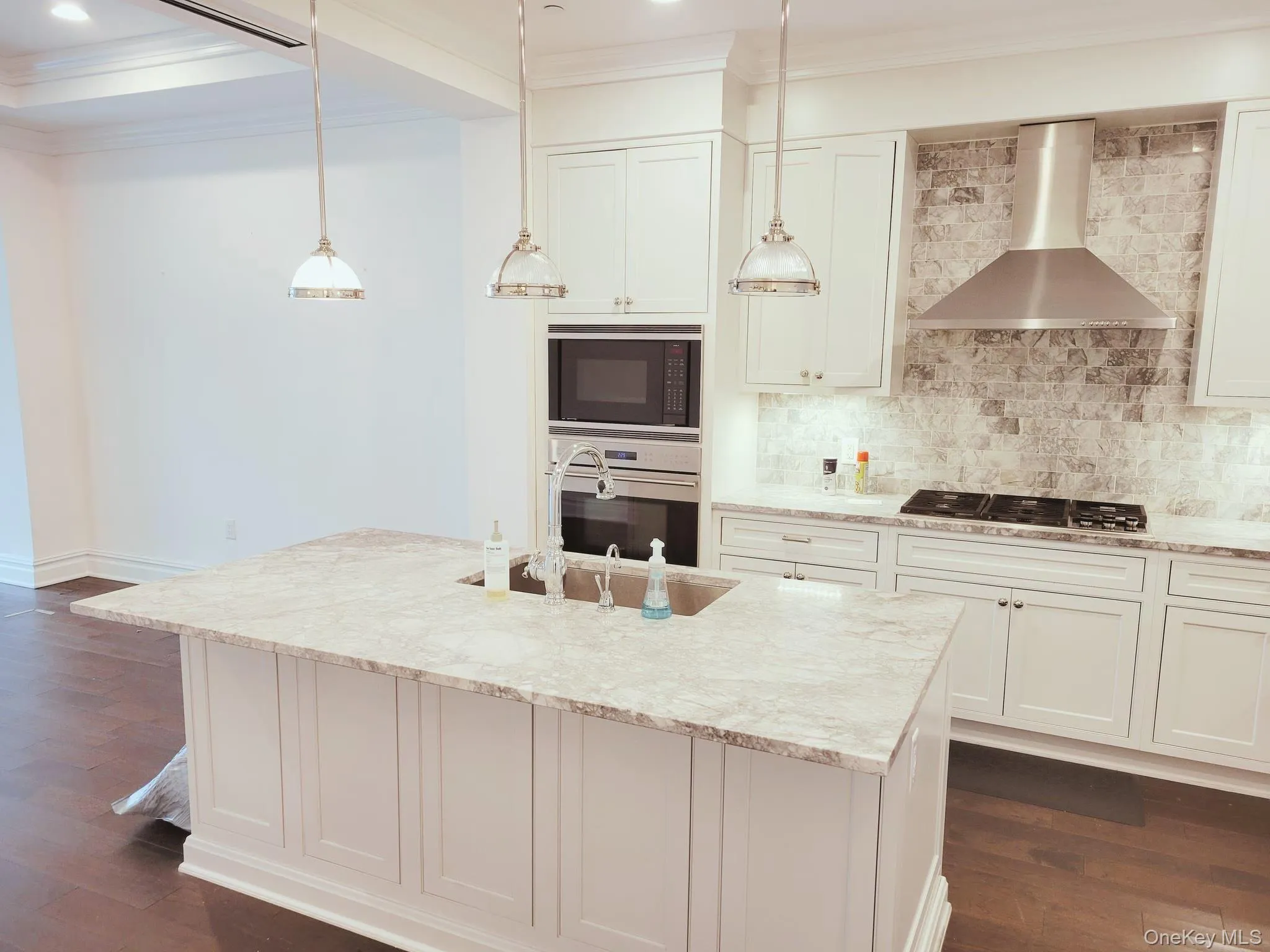 1000 Royal Court, North Hempstead, NY, 2 Bedrooms Bedrooms, 5 Rooms Rooms,2 BathroomsBathrooms,Residential Sale,For Rent,Royal,0,998762 1000 Royal Court, North Hempstead, NY, 2 Bedrooms Bedrooms, 5 Rooms Rooms,2 BathroomsBathrooms,Residential Sale,For Rent,Royal,0,998762