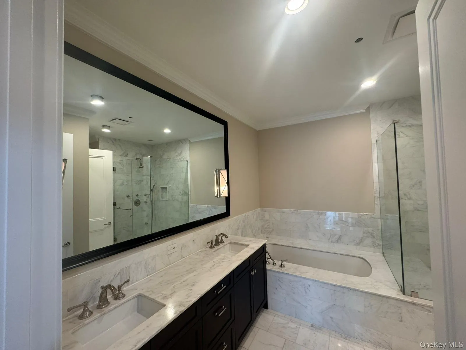 1000 Royal Court, North Hempstead, NY, 2 Bedrooms Bedrooms, 5 Rooms Rooms,2 BathroomsBathrooms,Residential Sale,For Rent,Royal,0,998762 1000 Royal Court, North Hempstead, NY, 2 Bedrooms Bedrooms, 5 Rooms Rooms,2 BathroomsBathrooms,Residential Sale,For Rent,Royal,0,998762