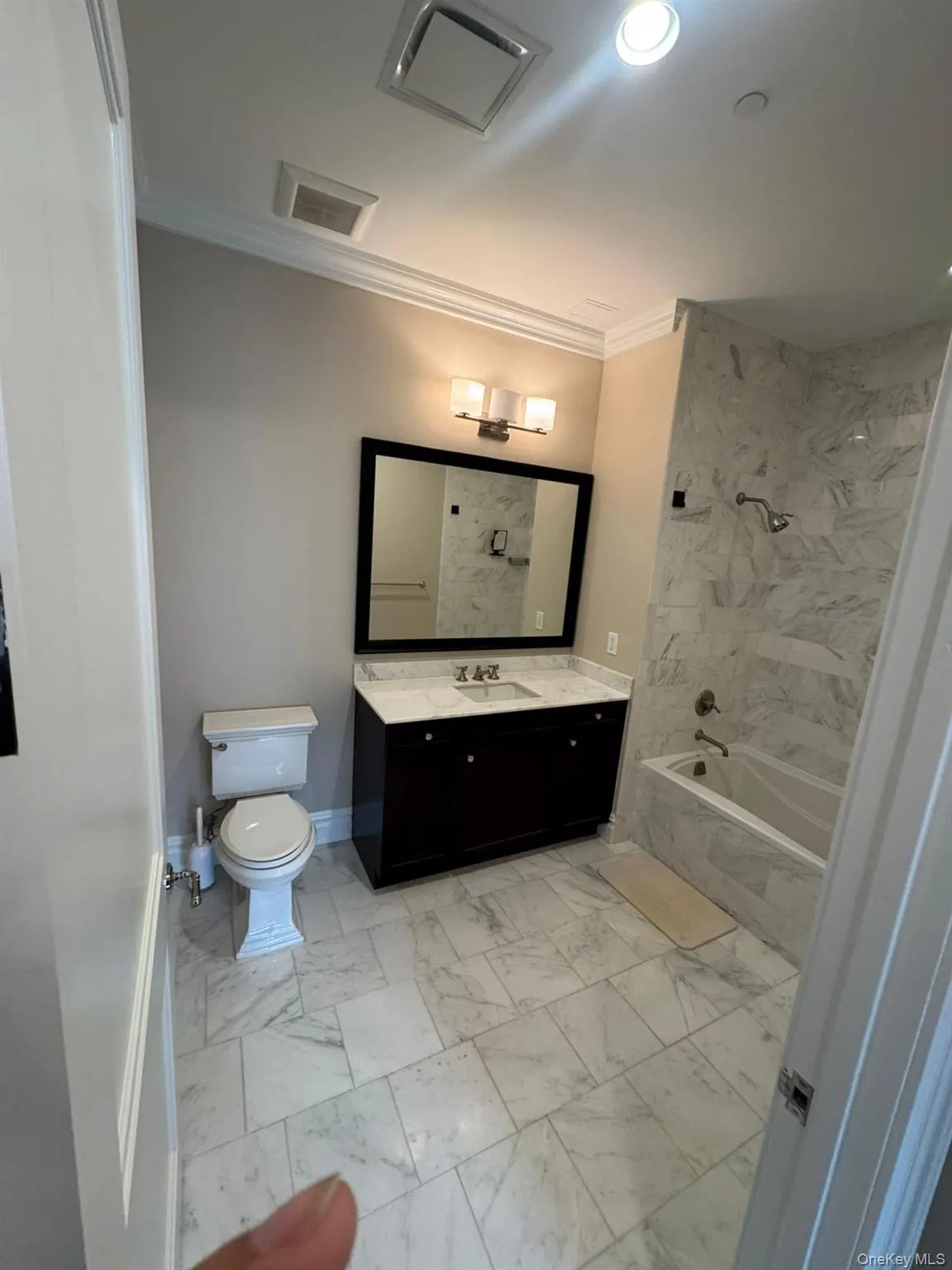 1000 Royal Court, North Hempstead, NY, 2 Bedrooms Bedrooms, 5 Rooms Rooms,2 BathroomsBathrooms,Residential Sale,For Rent,Royal,0,998762 1000 Royal Court, North Hempstead, NY, 2 Bedrooms Bedrooms, 5 Rooms Rooms,2 BathroomsBathrooms,Residential Sale,For Rent,Royal,0,998762