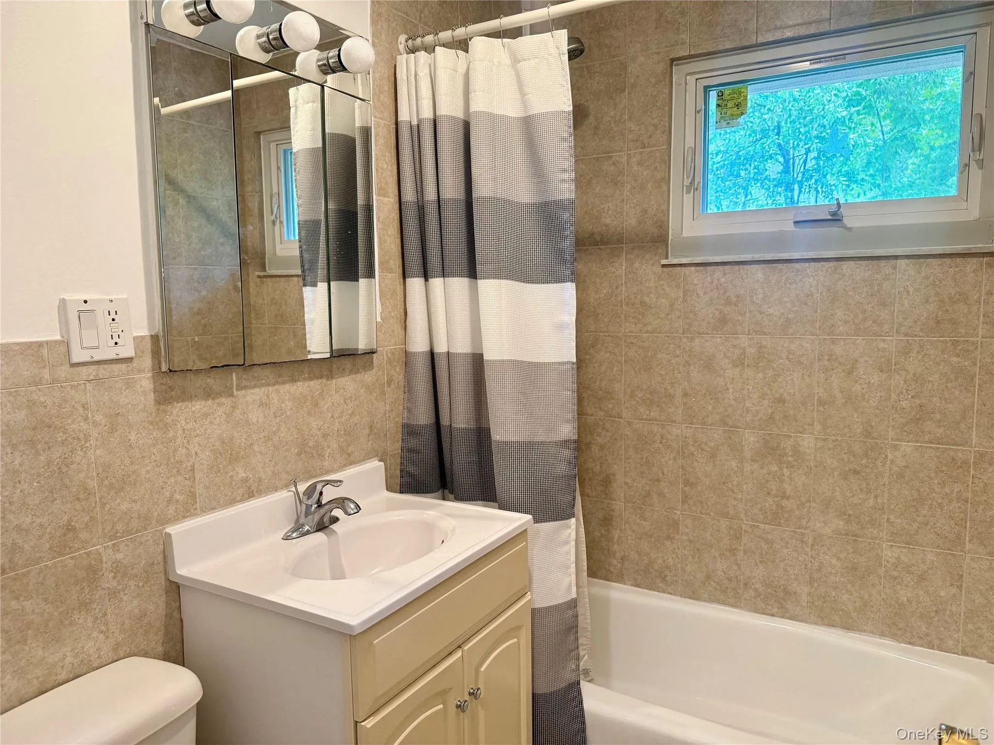 4 Annette Drive, North Hempstead, NY, 3 Bedrooms Bedrooms, 7 Rooms Rooms,2 BathroomsBathrooms,Residential Lease,For Rent,Annette,0,998772 4 Annette Drive, North Hempstead, NY, 3 Bedrooms Bedrooms, 7 Rooms Rooms,2 BathroomsBathrooms,Residential Lease,For Rent,Annette,0,998772