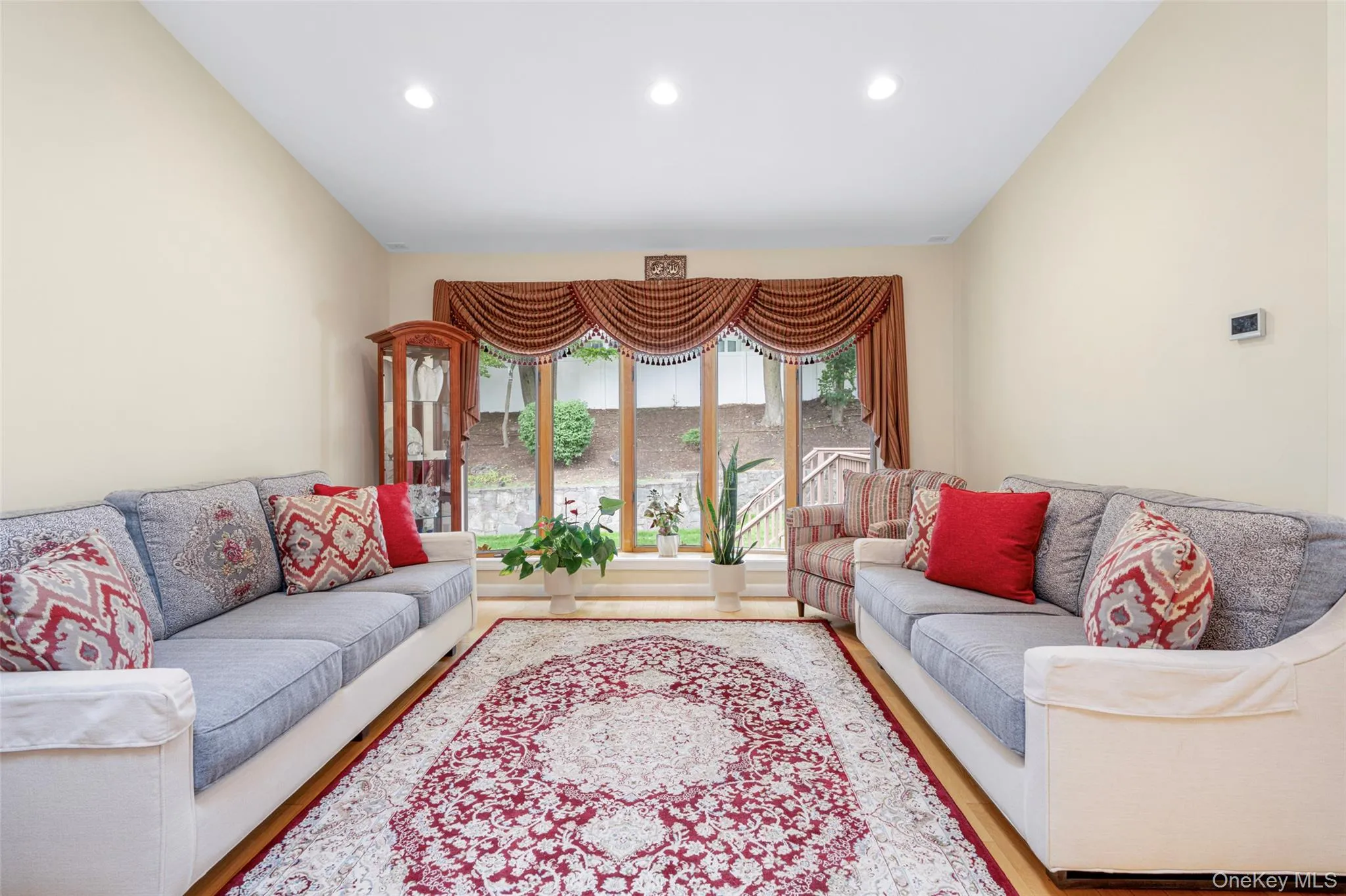 5 Oakridge Road, Greenburgh, NY, 3 Bedrooms Bedrooms, 8 Rooms Rooms,2 BathroomsBathrooms,Residential Sale,For Rent,Oakridge,0,998776 5 Oakridge Road, Greenburgh, NY, 3 Bedrooms Bedrooms, 8 Rooms Rooms,2 BathroomsBathrooms,Residential Sale,For Rent,Oakridge,0,998776