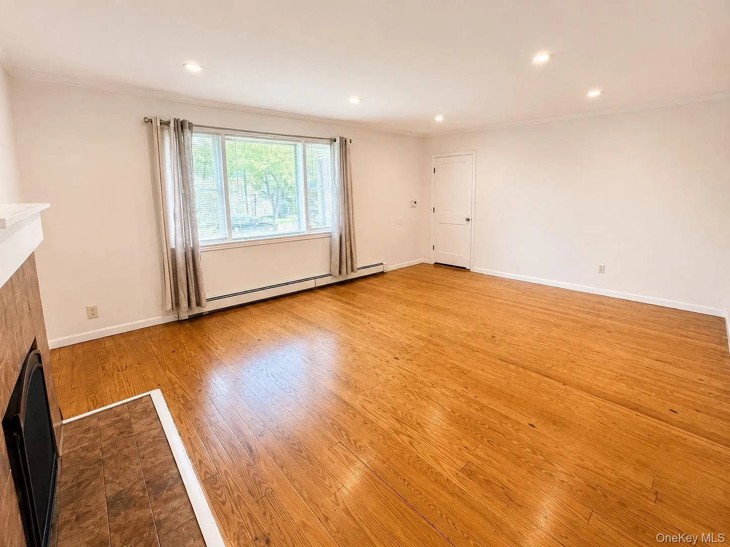 52 Hoffman Lane, Islip, NY, 3 Bedrooms Bedrooms, 7 Rooms Rooms,1 BathroomBathrooms,Residential Lease,For Rent,Hoffman,0,998806 52 Hoffman Lane, Islip, NY, 3 Bedrooms Bedrooms, 7 Rooms Rooms,1 BathroomBathrooms,Residential Lease,For Rent,Hoffman,0,998806