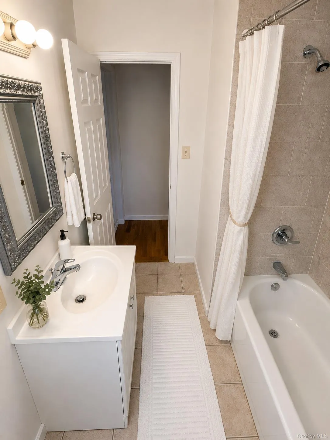 52 Hoffman Lane, Islip, NY, 3 Bedrooms Bedrooms, 7 Rooms Rooms,1 BathroomBathrooms,Residential Lease,For Rent,Hoffman,0,998806 52 Hoffman Lane, Islip, NY, 3 Bedrooms Bedrooms, 7 Rooms Rooms,1 BathroomBathrooms,Residential Lease,For Rent,Hoffman,0,998806