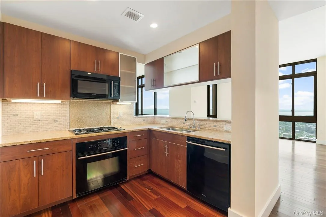 175 Huguenot St, New Rochelle, NY, 3 Bedrooms Bedrooms, 9 Rooms Rooms,3 BathroomsBathrooms,Residential,For Rent,St,0,KEY998810 175 Huguenot St, New Rochelle, NY, 3 Bedrooms Bedrooms, 9 Rooms Rooms,3 BathroomsBathrooms,Residential,For Rent,St,0,KEY998810