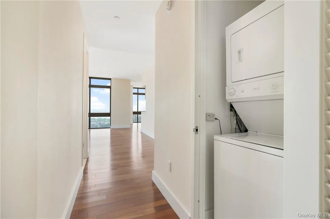 175 Huguenot St, New Rochelle, NY, 3 Bedrooms Bedrooms, 9 Rooms Rooms,3 BathroomsBathrooms,Residential,For Rent,St,0,KEY998810 175 Huguenot St, New Rochelle, NY, 3 Bedrooms Bedrooms, 9 Rooms Rooms,3 BathroomsBathrooms,Residential,For Rent,St,0,KEY998810