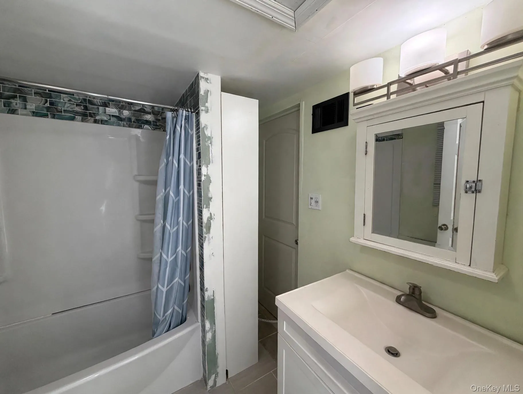 3 Wayne Avenue, Haverstraw, NY, 3 Bedrooms Bedrooms, 6 Rooms Rooms,2 BathroomsBathrooms,Residential,For Rent,Wayne,0,998834 3 Wayne Avenue, Haverstraw, NY, 3 Bedrooms Bedrooms, 6 Rooms Rooms,2 BathroomsBathrooms,Residential,For Rent,Wayne,0,998834
