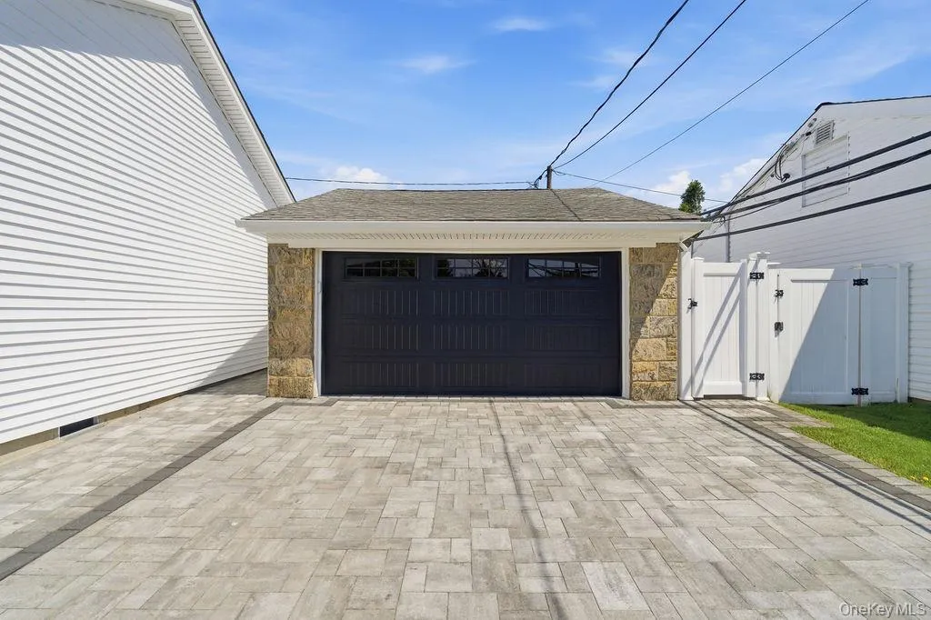 27 Seitz Drive, Oyster Bay, NY, 4 Bedrooms Bedrooms, 5 Rooms Rooms,2 BathroomsBathrooms,Residential,For Rent,Seitz,0,998844 27 Seitz Drive, Oyster Bay, NY, 4 Bedrooms Bedrooms, 5 Rooms Rooms,2 BathroomsBathrooms,Residential,For Rent,Seitz,0,998844