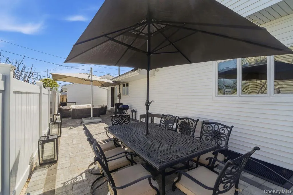 27 Seitz Drive, Oyster Bay, NY, 4 Bedrooms Bedrooms, 5 Rooms Rooms,2 BathroomsBathrooms,Residential,For Rent,Seitz,0,998844 27 Seitz Drive, Oyster Bay, NY, 4 Bedrooms Bedrooms, 5 Rooms Rooms,2 BathroomsBathrooms,Residential,For Rent,Seitz,0,998844