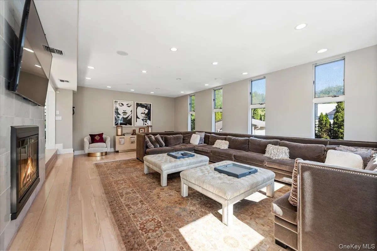 5 Twin Ponds Street, North Hempstead, NY, 7 Bedrooms Bedrooms, 12 Rooms Rooms,5 BathroomsBathrooms,Residential,For Rent,Twin Ponds,0,998857 5 Twin Ponds Street, North Hempstead, NY, 7 Bedrooms Bedrooms, 12 Rooms Rooms,5 BathroomsBathrooms,Residential,For Rent,Twin Ponds,0,998857
