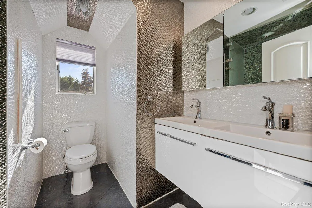 5 Twin Ponds Street, North Hempstead, NY, 7 Bedrooms Bedrooms, 12 Rooms Rooms,5 BathroomsBathrooms,Residential,For Rent,Twin Ponds,0,998857 5 Twin Ponds Street, North Hempstead, NY, 7 Bedrooms Bedrooms, 12 Rooms Rooms,5 BathroomsBathrooms,Residential,For Rent,Twin Ponds,0,998857