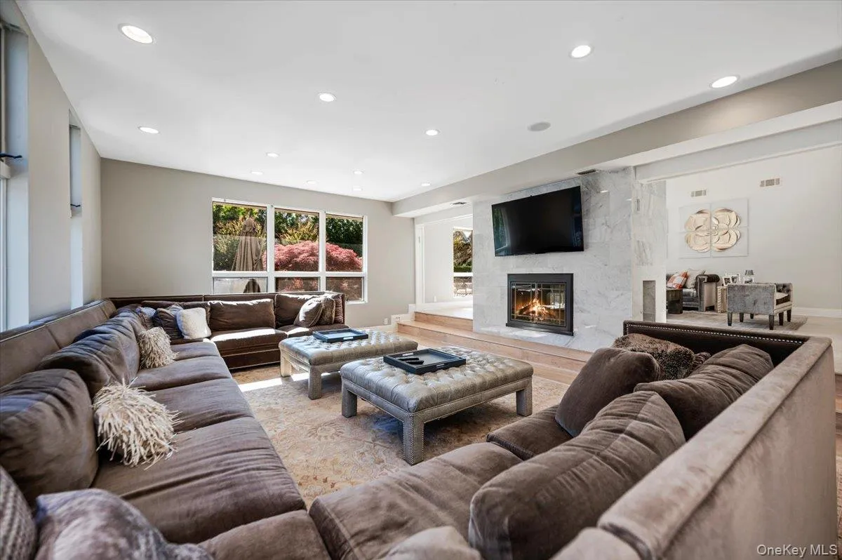 5 Twin Ponds Street, North Hempstead, NY, 7 Bedrooms Bedrooms, 12 Rooms Rooms,5 BathroomsBathrooms,Residential,For Rent,Twin Ponds,0,998857 5 Twin Ponds Street, North Hempstead, NY, 7 Bedrooms Bedrooms, 12 Rooms Rooms,5 BathroomsBathrooms,Residential,For Rent,Twin Ponds,0,998857
