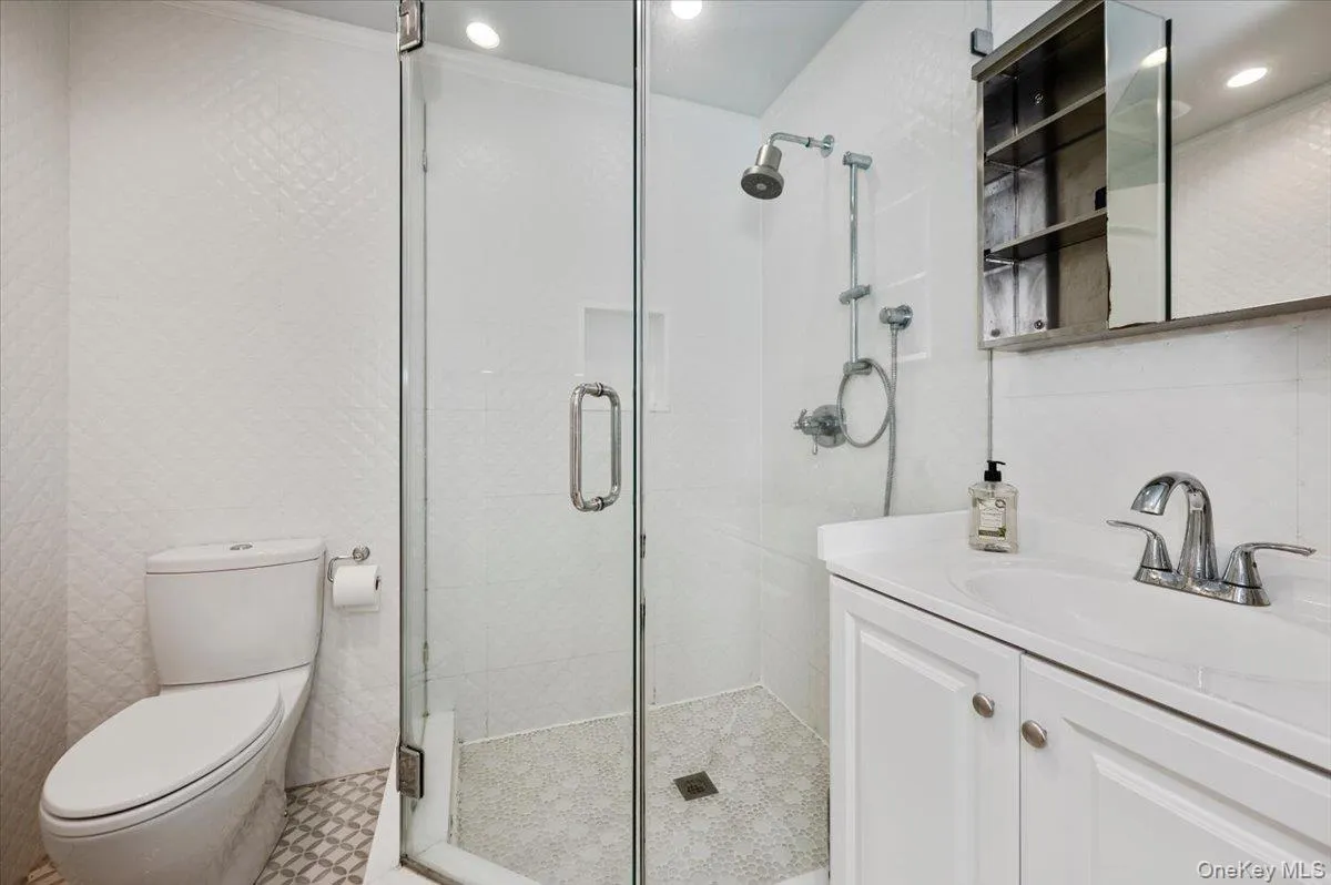 5 Twin Ponds Street, North Hempstead, NY, 7 Bedrooms Bedrooms, 12 Rooms Rooms,5 BathroomsBathrooms,Residential,For Rent,Twin Ponds,0,998857 5 Twin Ponds Street, North Hempstead, NY, 7 Bedrooms Bedrooms, 12 Rooms Rooms,5 BathroomsBathrooms,Residential,For Rent,Twin Ponds,0,998857