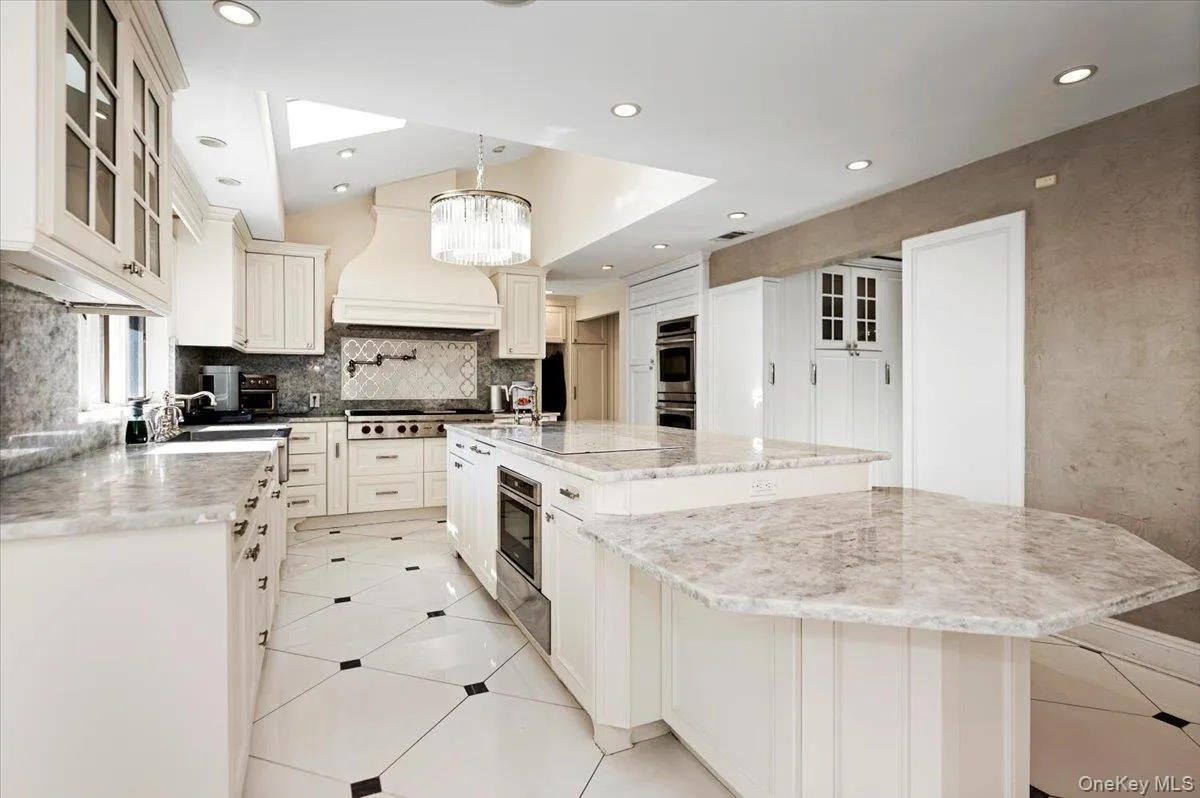 5 Twin Ponds Street, North Hempstead, NY, 7 Bedrooms Bedrooms, 12 Rooms Rooms,5 BathroomsBathrooms,Residential,For Rent,Twin Ponds,0,998857 5 Twin Ponds Street, North Hempstead, NY, 7 Bedrooms Bedrooms, 12 Rooms Rooms,5 BathroomsBathrooms,Residential,For Rent,Twin Ponds,0,998857