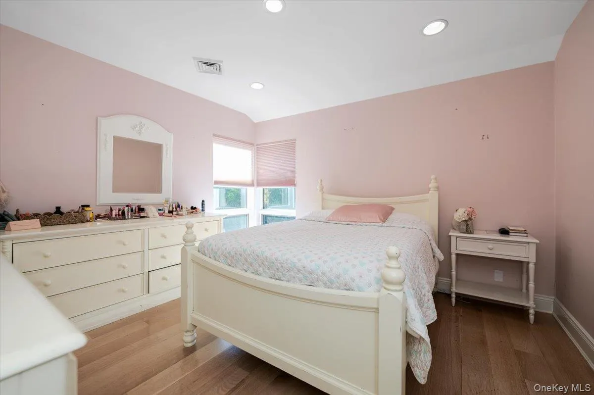5 Twin Ponds Street, North Hempstead, NY, 7 Bedrooms Bedrooms, 12 Rooms Rooms,5 BathroomsBathrooms,Residential,For Rent,Twin Ponds,0,998857 5 Twin Ponds Street, North Hempstead, NY, 7 Bedrooms Bedrooms, 12 Rooms Rooms,5 BathroomsBathrooms,Residential,For Rent,Twin Ponds,0,998857