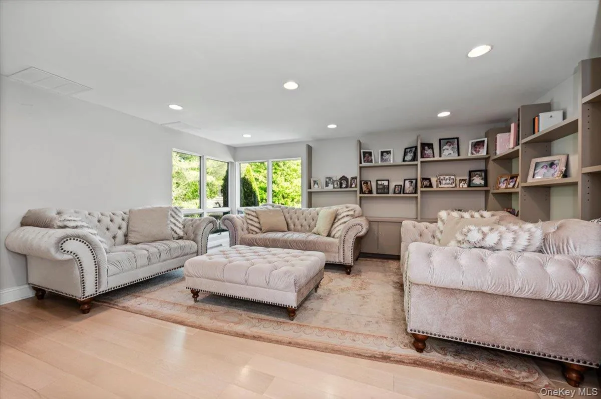 5 Twin Ponds Street, North Hempstead, NY, 7 Bedrooms Bedrooms, 12 Rooms Rooms,5 BathroomsBathrooms,Residential,For Rent,Twin Ponds,0,998857 5 Twin Ponds Street, North Hempstead, NY, 7 Bedrooms Bedrooms, 12 Rooms Rooms,5 BathroomsBathrooms,Residential,For Rent,Twin Ponds,0,998857