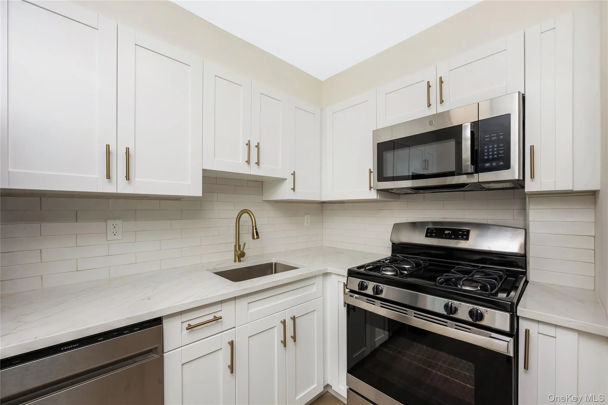 80-14 150th, New York, NY, 2 Bedrooms Bedrooms, 5 Rooms Rooms,1 BathroomBathrooms,Residential,For Rent,150th,0,998873 80-14 150th, New York, NY, 2 Bedrooms Bedrooms, 5 Rooms Rooms,1 BathroomBathrooms,Residential,For Rent,150th,0,998873