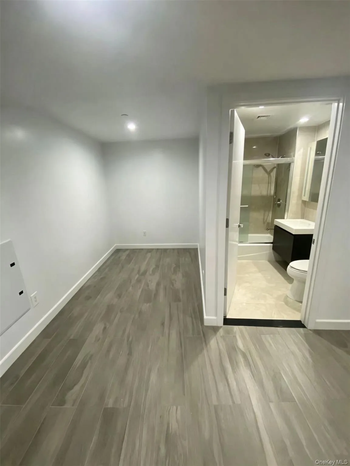 15815 Union Turnpike, New York, NY, 1 Bedroom Bedrooms, 2 Rooms Rooms,1 BathroomBathrooms,Residential Sale,For Rent,Union,0,998879 15815 Union Turnpike, New York, NY, 1 Bedroom Bedrooms, 2 Rooms Rooms,1 BathroomBathrooms,Residential Sale,For Rent,Union,0,998879