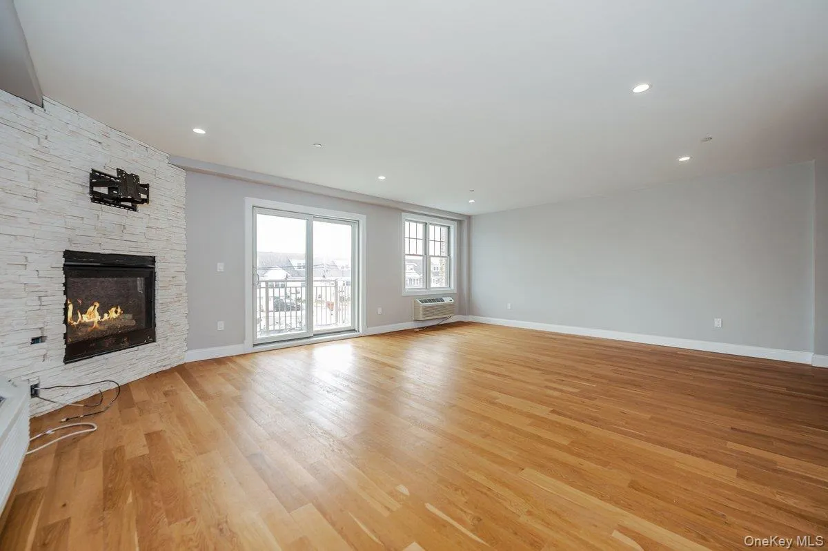 661 Broadway, Long Beach, NY, 3 Bedrooms Bedrooms, 5 Rooms Rooms,2 BathroomsBathrooms,Residential,For Rent,Broadway,0,998882 661 Broadway, Long Beach, NY, 3 Bedrooms Bedrooms, 5 Rooms Rooms,2 BathroomsBathrooms,Residential,For Rent,Broadway,0,998882