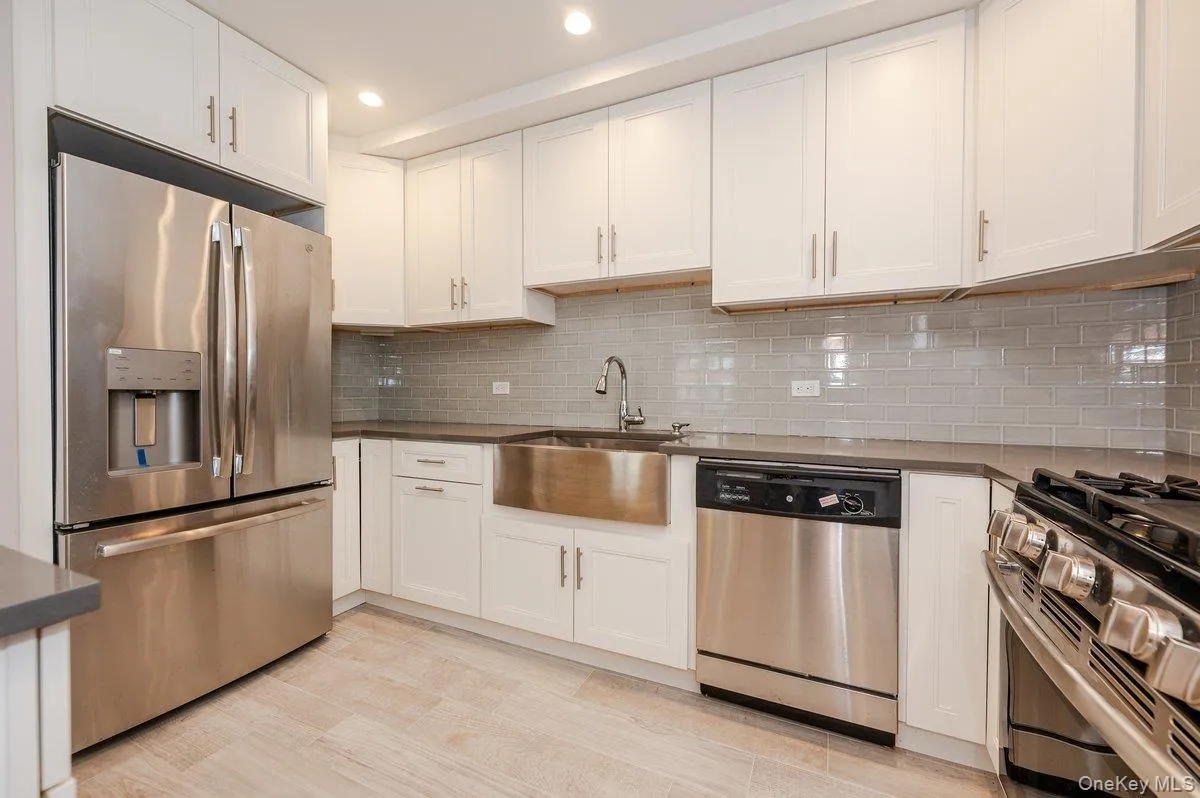 661 Broadway, Long Beach, NY, 3 Bedrooms Bedrooms, 5 Rooms Rooms,2 BathroomsBathrooms,Residential,For Rent,Broadway,0,998882 661 Broadway, Long Beach, NY, 3 Bedrooms Bedrooms, 5 Rooms Rooms,2 BathroomsBathrooms,Residential,For Rent,Broadway,0,998882