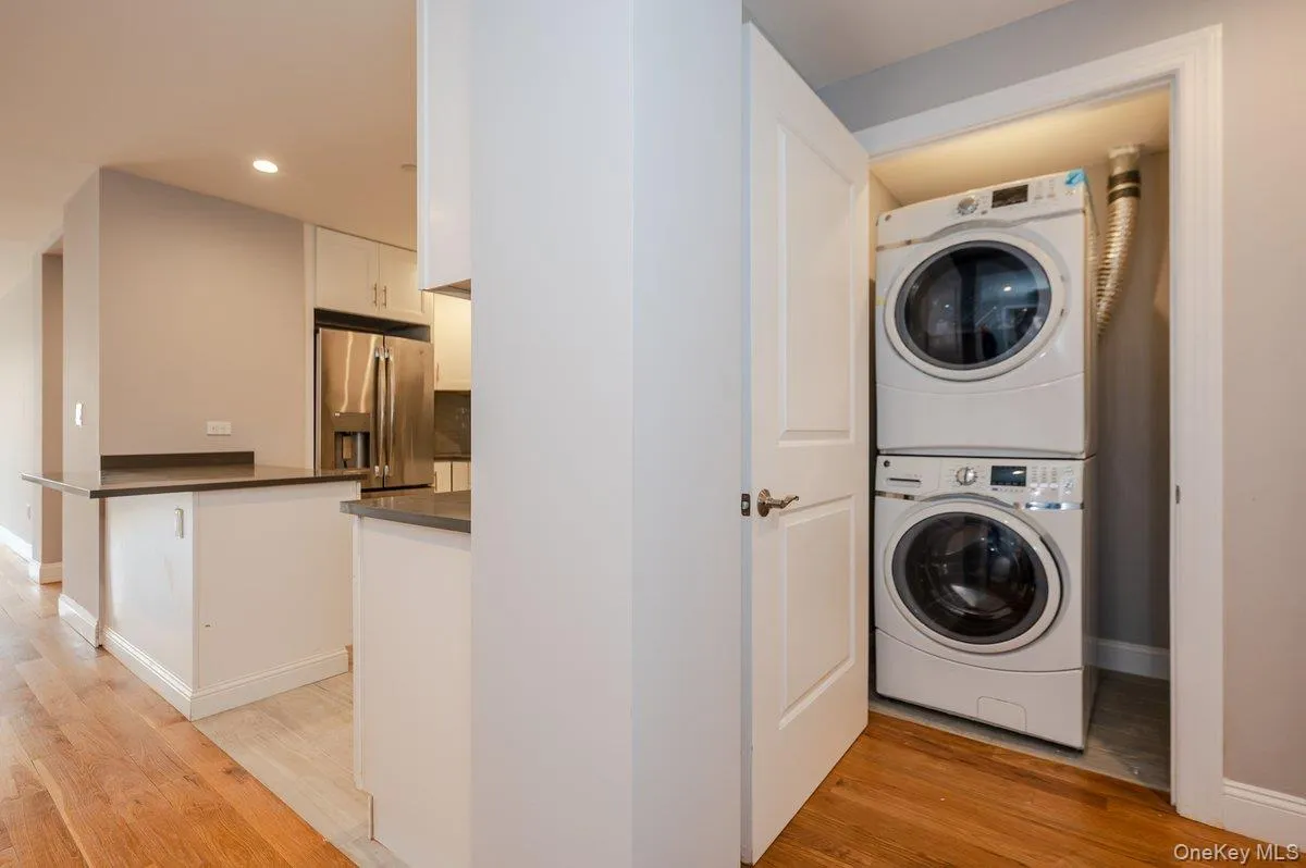 661 Broadway, Long Beach, NY, 3 Bedrooms Bedrooms, 5 Rooms Rooms,2 BathroomsBathrooms,Residential,For Rent,Broadway,0,998882 661 Broadway, Long Beach, NY, 3 Bedrooms Bedrooms, 5 Rooms Rooms,2 BathroomsBathrooms,Residential,For Rent,Broadway,0,998882