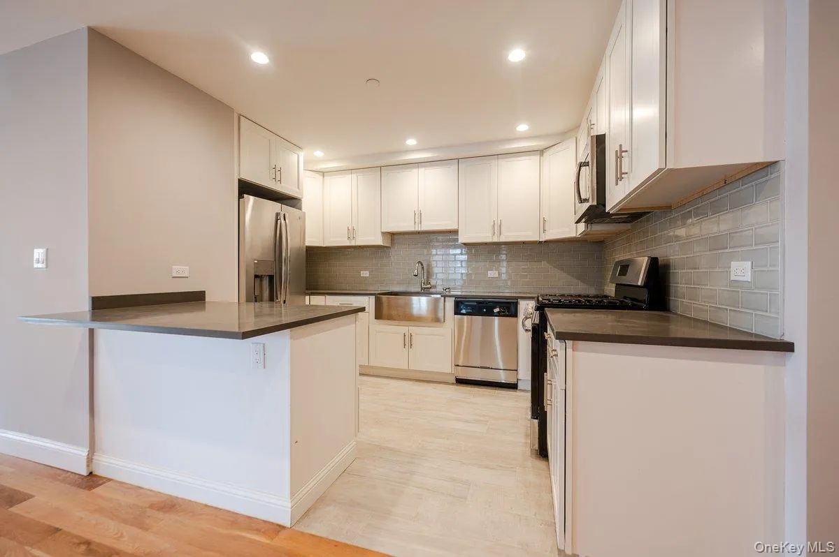 661 Broadway, Long Beach, NY, 3 Bedrooms Bedrooms, 5 Rooms Rooms,2 BathroomsBathrooms,Residential,For Rent,Broadway,0,998882 661 Broadway, Long Beach, NY, 3 Bedrooms Bedrooms, 5 Rooms Rooms,2 BathroomsBathrooms,Residential,For Rent,Broadway,0,998882