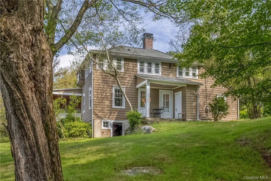 View of front facade with a front lawn View of front facade with a front lawn