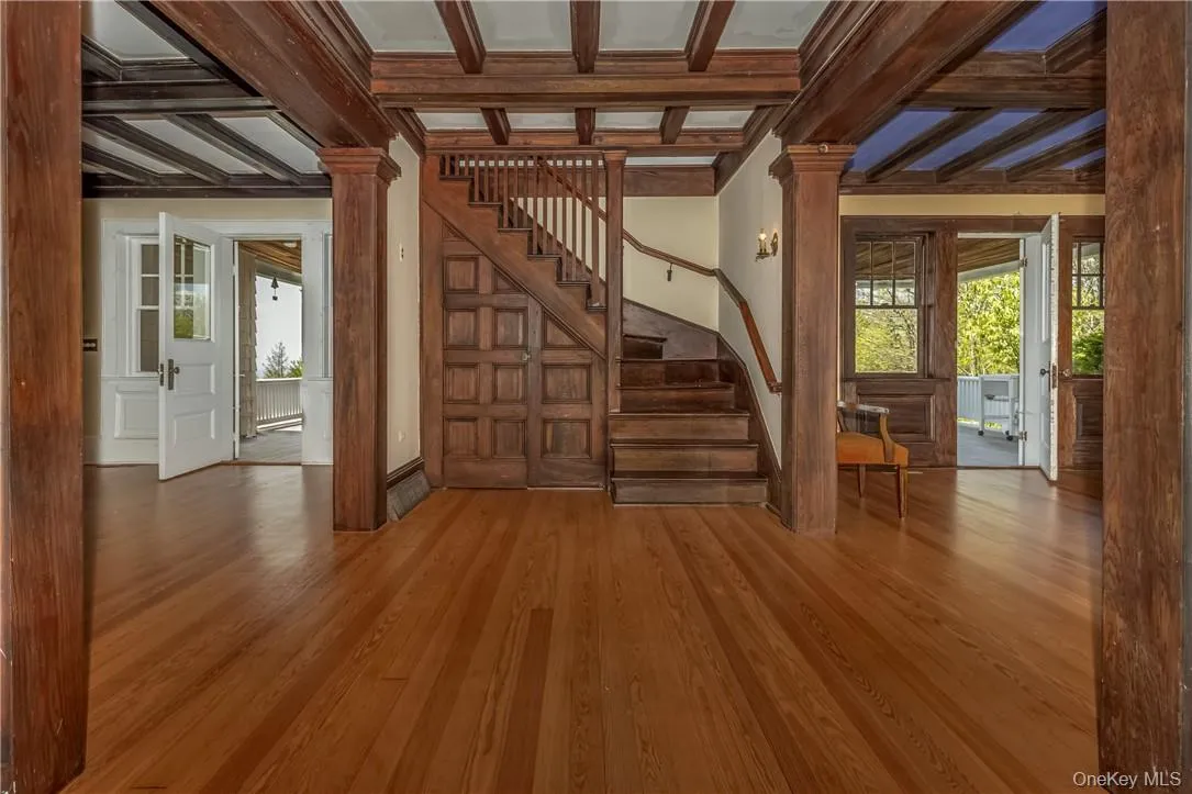 Foyer with woodwork Foyer with woodwork