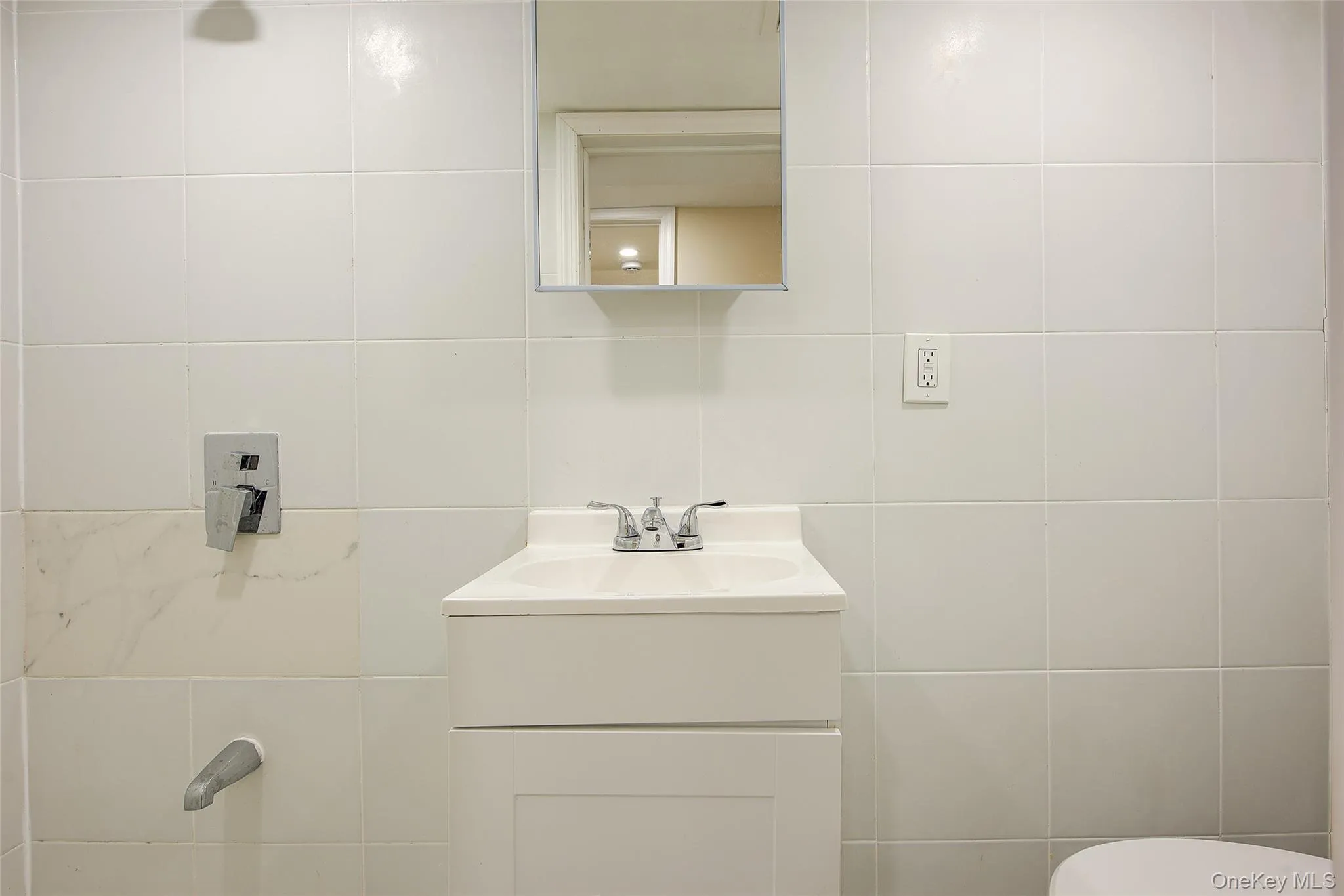 164-38 76th Road, New York, NY, 3 Bedrooms Bedrooms, 6 Rooms Rooms,2 BathroomsBathrooms,Residential,For Rent,76th,0,998900 164-38 76th Road, New York, NY, 3 Bedrooms Bedrooms, 6 Rooms Rooms,2 BathroomsBathrooms,Residential,For Rent,76th,0,998900