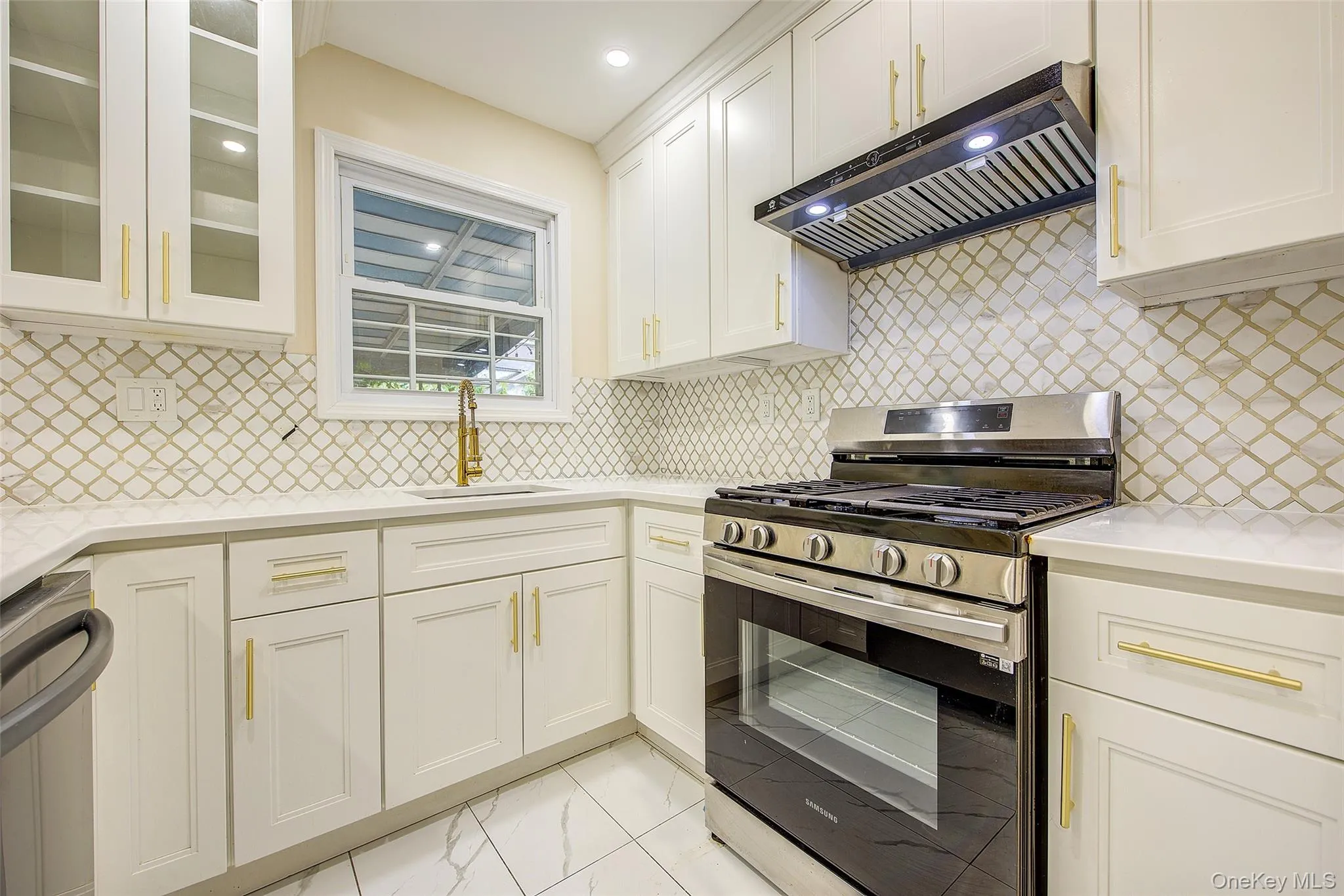 164-38 76th Road, New York, NY, 3 Bedrooms Bedrooms, 6 Rooms Rooms,2 BathroomsBathrooms,Residential,For Rent,76th,0,998900 164-38 76th Road, New York, NY, 3 Bedrooms Bedrooms, 6 Rooms Rooms,2 BathroomsBathrooms,Residential,For Rent,76th,0,998900