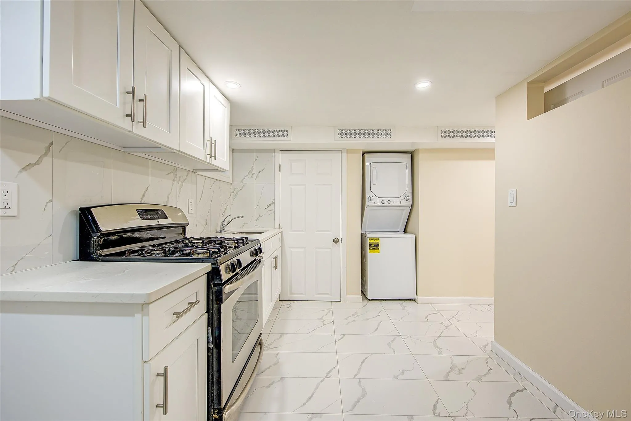 164-38 76th Road, New York, NY, 3 Bedrooms Bedrooms, 6 Rooms Rooms,2 BathroomsBathrooms,Residential,For Rent,76th,0,998900 164-38 76th Road, New York, NY, 3 Bedrooms Bedrooms, 6 Rooms Rooms,2 BathroomsBathrooms,Residential,For Rent,76th,0,998900