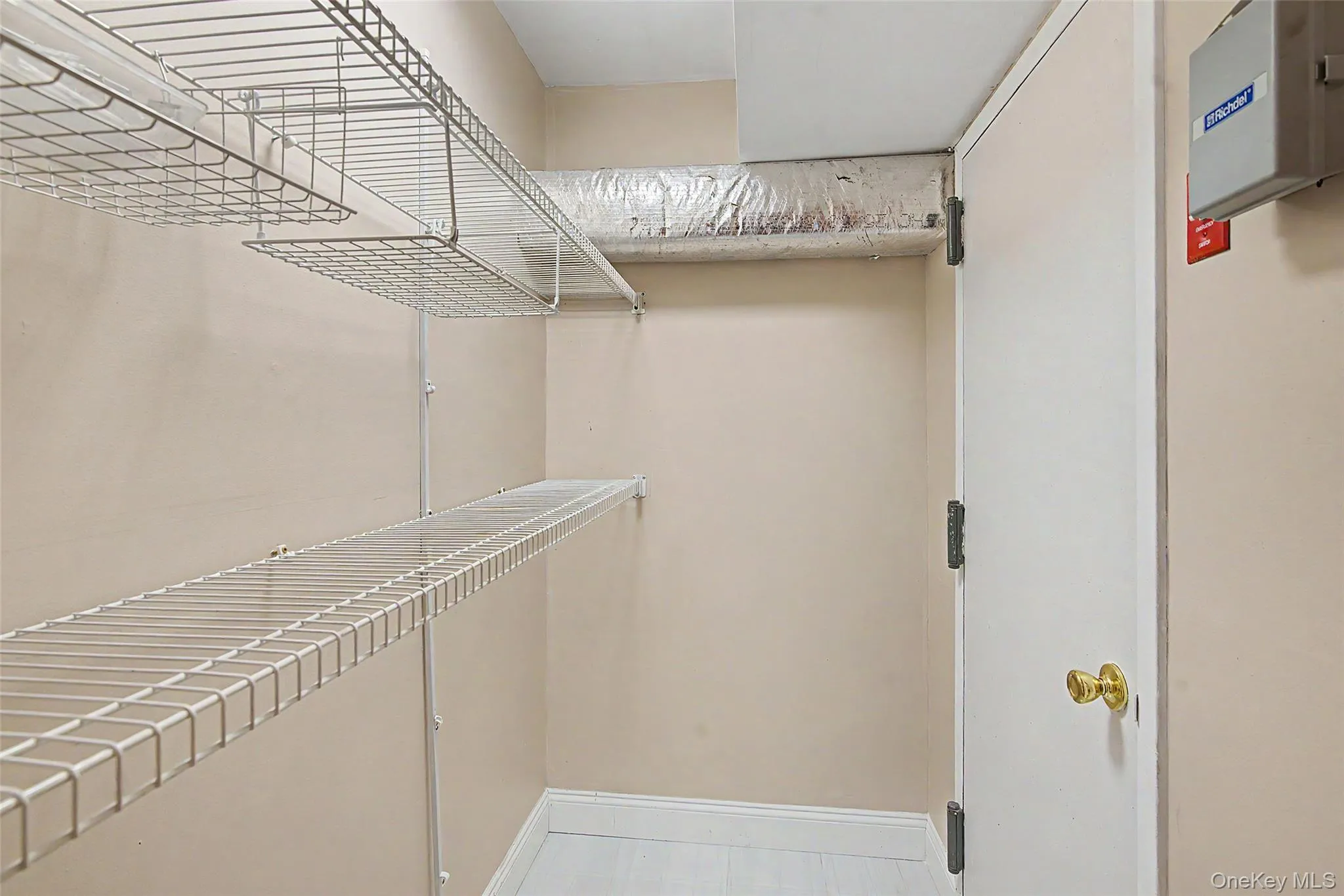 6 Lyons Lane, Brookhaven, NY, 4 Bedrooms Bedrooms, 7 Rooms Rooms,2 BathroomsBathrooms,Residential,For Rent,Lyons,0,998904 6 Lyons Lane, Brookhaven, NY, 4 Bedrooms Bedrooms, 7 Rooms Rooms,2 BathroomsBathrooms,Residential,For Rent,Lyons,0,998904