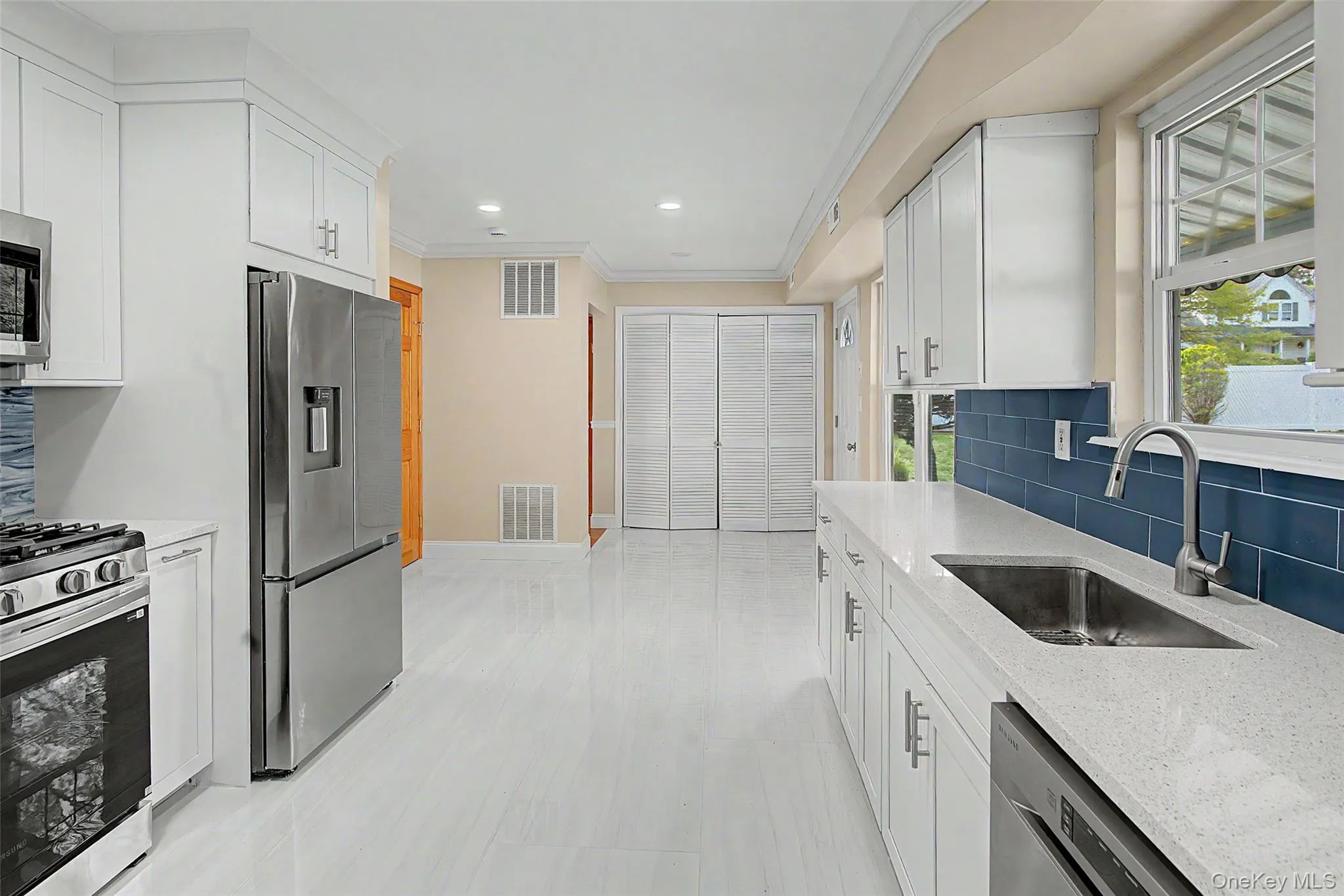 6 Lyons Lane, Brookhaven, NY, 4 Bedrooms Bedrooms, 7 Rooms Rooms,2 BathroomsBathrooms,Residential,For Rent,Lyons,0,998904 6 Lyons Lane, Brookhaven, NY, 4 Bedrooms Bedrooms, 7 Rooms Rooms,2 BathroomsBathrooms,Residential,For Rent,Lyons,0,998904