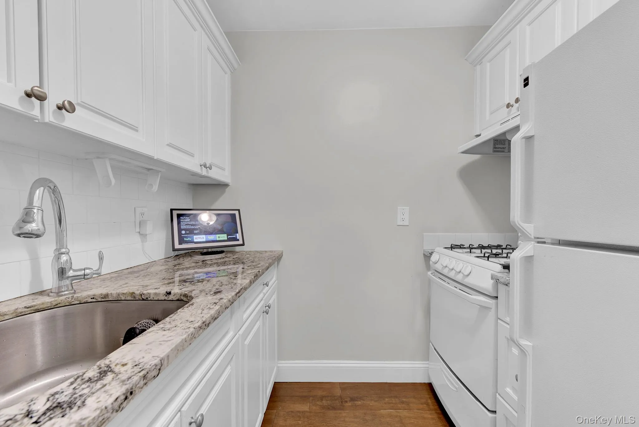 3 Birchwood Court, North Hempstead, NY, 1 Bedroom Bedrooms, 4 Rooms Rooms,1 BathroomBathrooms,Residential,For Rent,Birchwood,0,998916 3 Birchwood Court, North Hempstead, NY, 1 Bedroom Bedrooms, 4 Rooms Rooms,1 BathroomBathrooms,Residential,For Rent,Birchwood,0,998916
