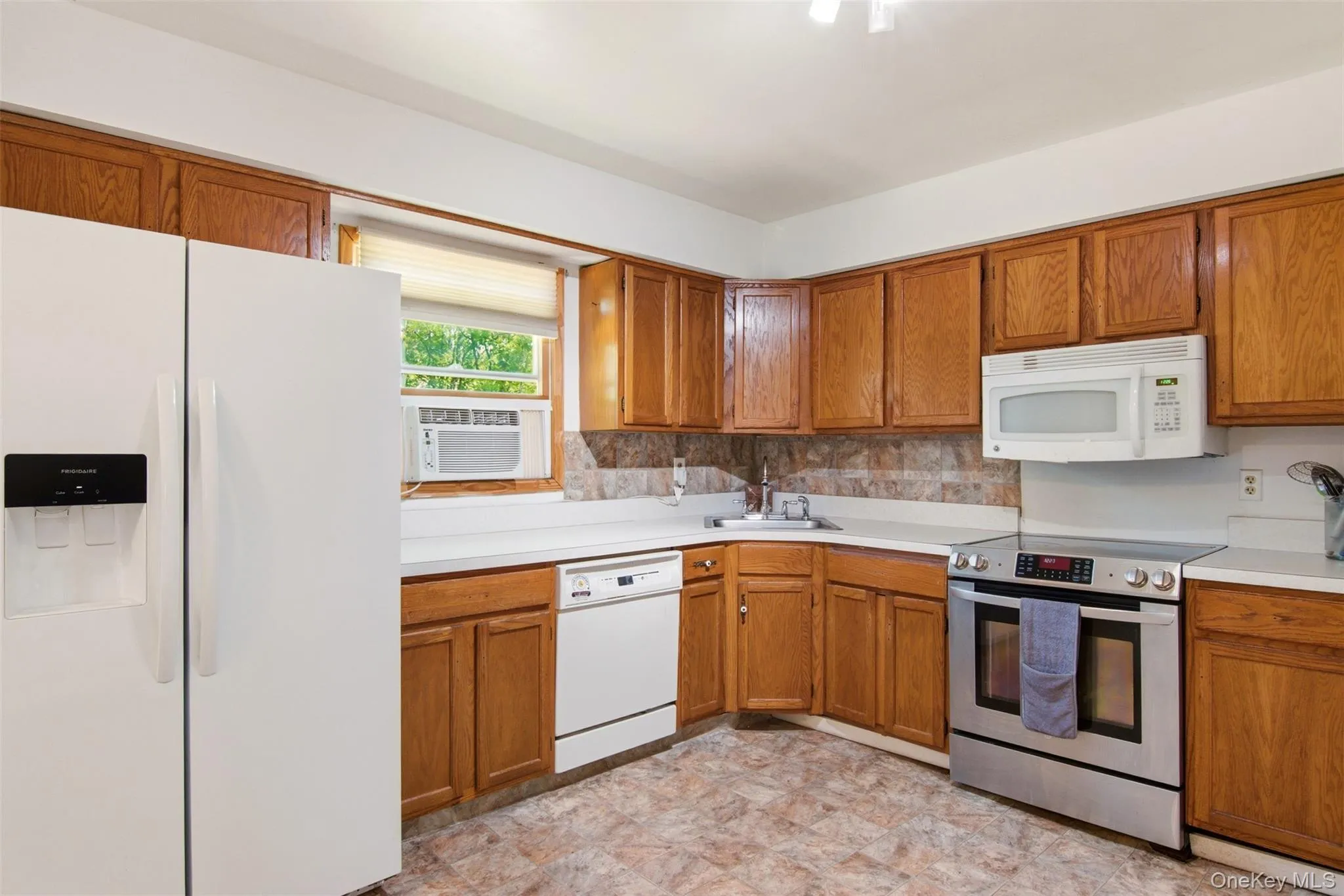 159 Canal Road, Brookhaven, NY, 2 Bedrooms Bedrooms, 6 Rooms Rooms,2 BathroomsBathrooms,Residential,For Rent,Canal,0,998918 159 Canal Road, Brookhaven, NY, 2 Bedrooms Bedrooms, 6 Rooms Rooms,2 BathroomsBathrooms,Residential,For Rent,Canal,0,998918