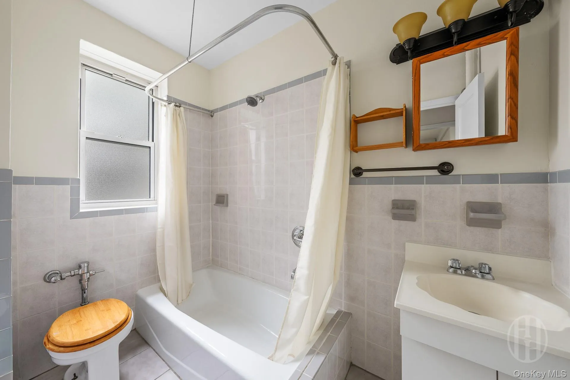 141-27 79th Avenue, New York, NY, 1 Bedroom Bedrooms, 4 Rooms Rooms,1 BathroomBathrooms,Residential Sale,For Rent,79th,0,998919 141-27 79th Avenue, New York, NY, 1 Bedroom Bedrooms, 4 Rooms Rooms,1 BathroomBathrooms,Residential Sale,For Rent,79th,0,998919