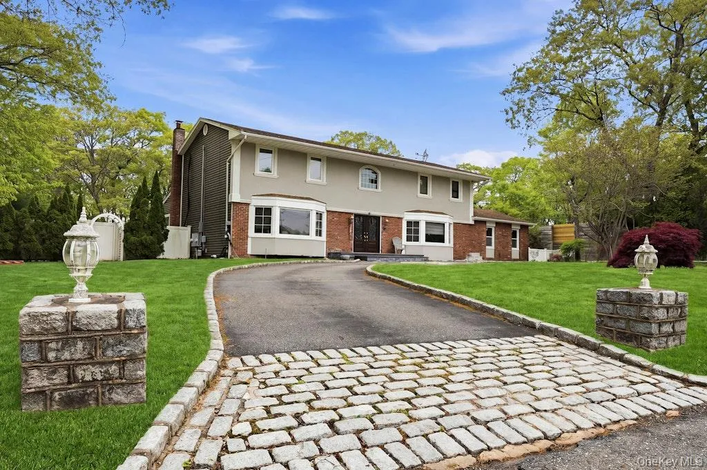 1 Whispering Court, Huntington, NY, 7 Bedrooms Bedrooms, 13 Rooms Rooms,4 BathroomsBathrooms,Residential,For Rent,Whispering,0,998921 1 Whispering Court, Huntington, NY, 7 Bedrooms Bedrooms, 13 Rooms Rooms,4 BathroomsBathrooms,Residential,For Rent,Whispering,0,998921